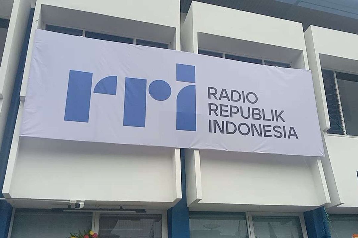 Nada, Berita, Revolusi : Lintasan Sejarah Radio di Indonesia